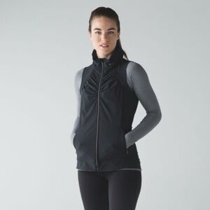 Lululemon go the distance black vest size 4